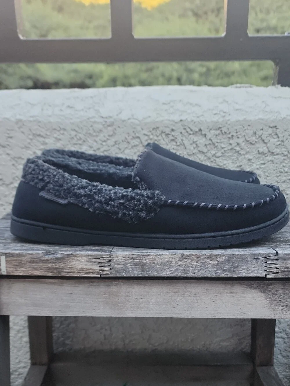 dearfoams Men's Black Slip-On Moccasins with Plush Cuff Size 9